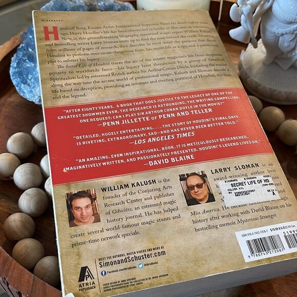 The Secret Life of Houdini: The Making of America's First Superhero - Picture 3 of 5